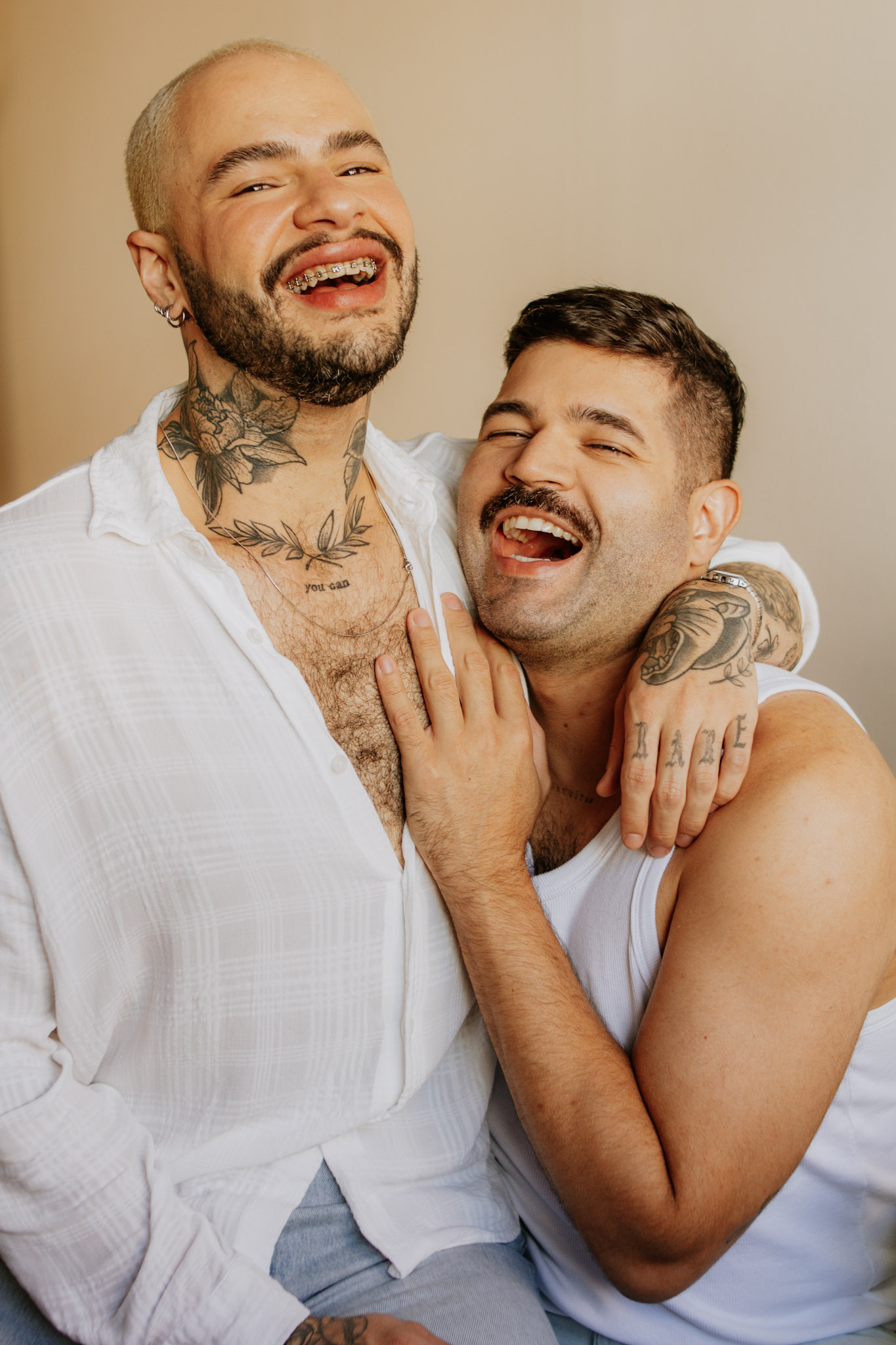 rindo juntos